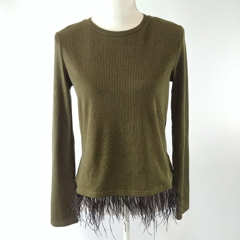 ✨3/$30✨ NWOT Long Sleeve Ribbed Ostrich Feather